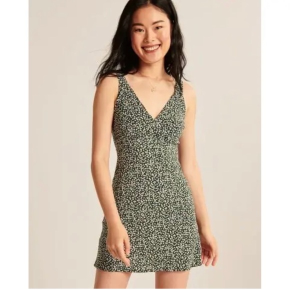 Abercrombie & Fitch Dresses & Skirts - Abercrombie & Fitch Wide Strap Mini Dress Ditzy Floral V Neck Green Medium